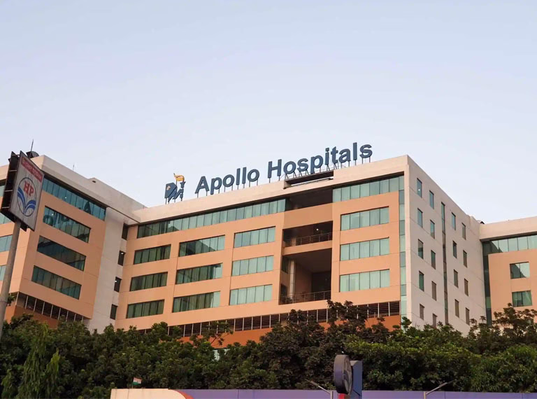 Apollo Hospitals to Invest ₹6,000 Crore to Add 3,500 Beds; ₹2,880 Crore Set for FY26 1 Apollo