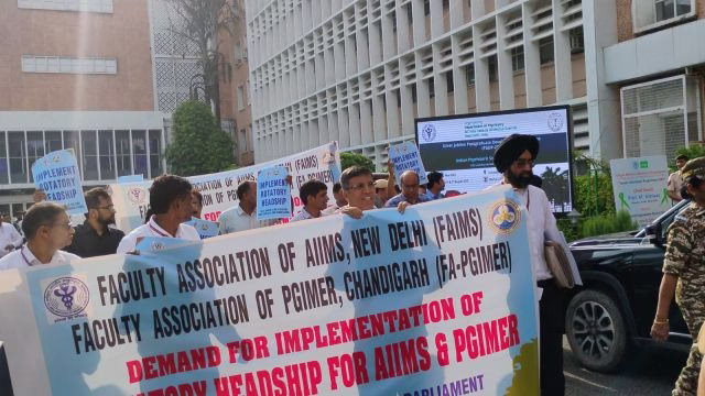AIIMS Delhi Doctors Hold Protest March Demanding Rotatory Headship 1 AIIMS Delhi